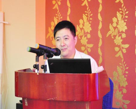 全國(guó)氣瓶標(biāo)準(zhǔn)化技術(shù)委員會(huì)黃強(qiáng)華秘書長(zhǎng)在授課